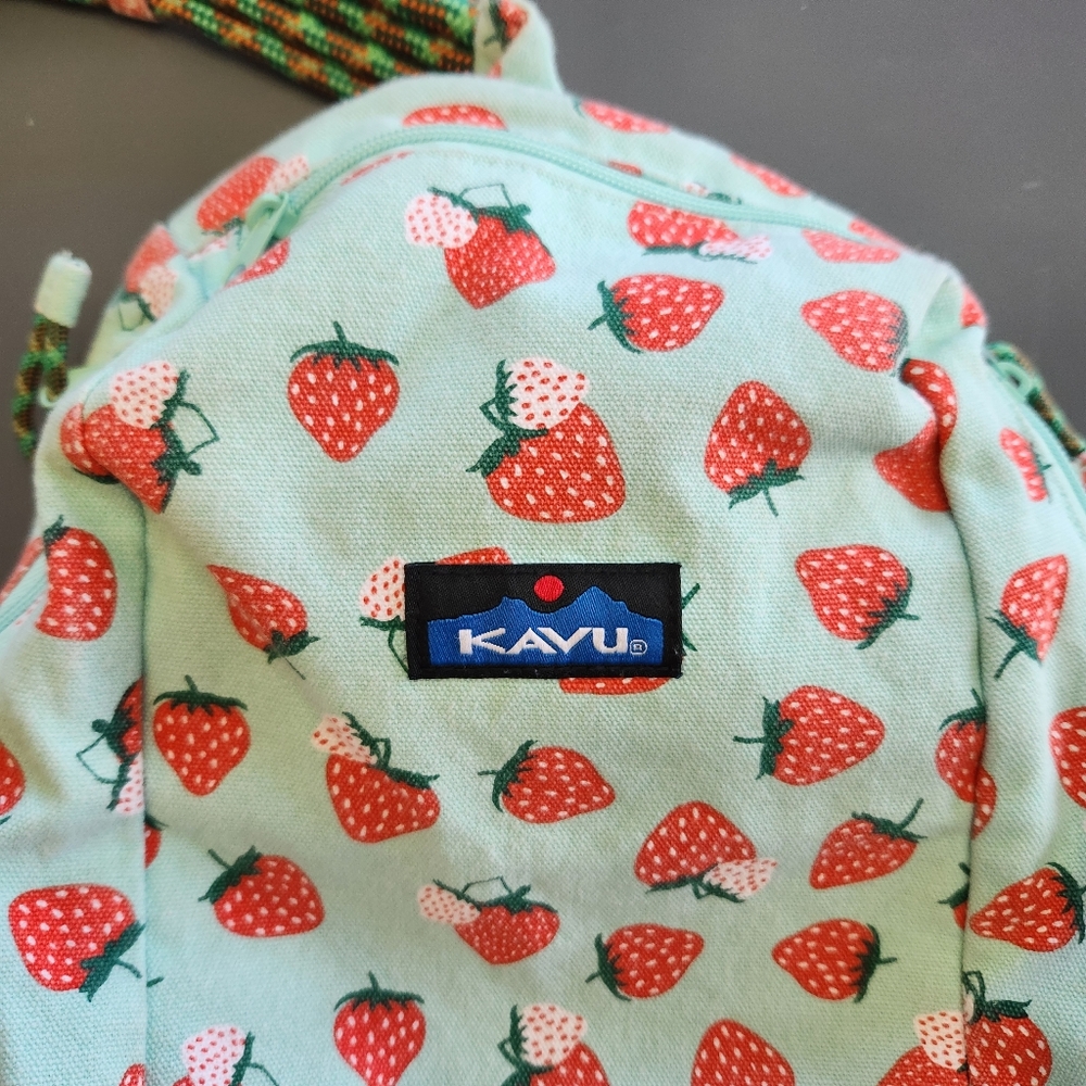 KAVU Switch Slinger Rope Bag ~ Strawberry Patch 🍓🍓🍓 Outdoor Hiking Accessory - Picture 2 of 13